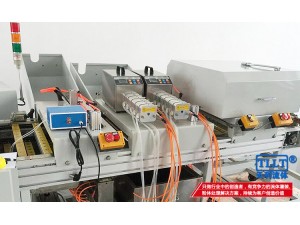 汽车轮毂螺母涂胶